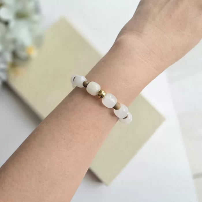20250509_164057(1) White Jade Sandalwood Bracelet Gold bead - Image 4