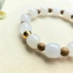White Jade Sandalwood Bracelet Gold bead - Image 3
