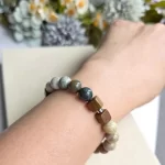 Alashan Agate Sandalwood Bracelet - Image 4